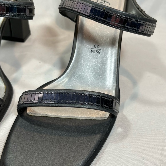 Fioni Heels - Picture 3 of 10